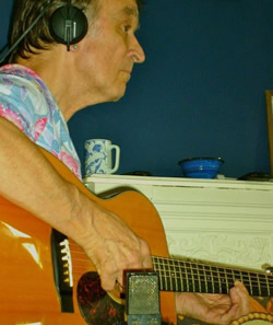 Martin Carthy Martin Carthy performing 'Hidden'